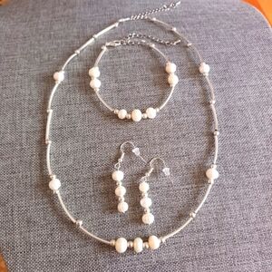 Freshwater Pearl Necklace Bracelet and Earrings Set - New Item